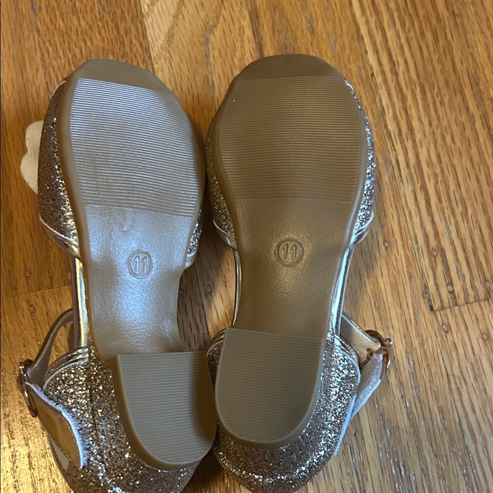 Stylish Gold Kids Shoes with Glitter Bow - Picture 3 of 5